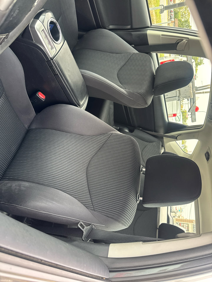 Used 2015 Toyota Prius V Three image 9