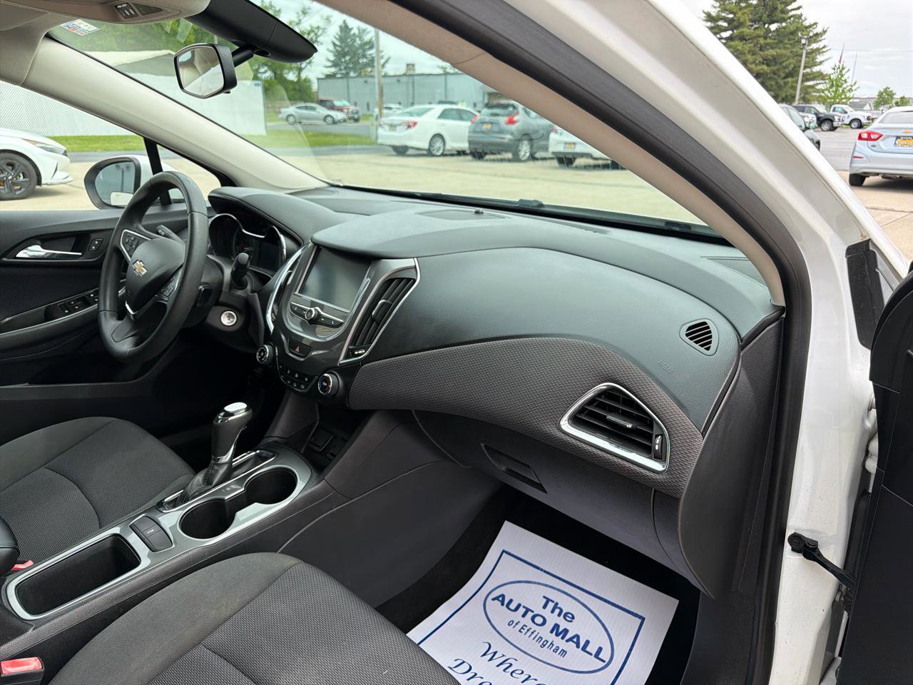 Used 2017 Chevrolet Cruze LT FWD image 16