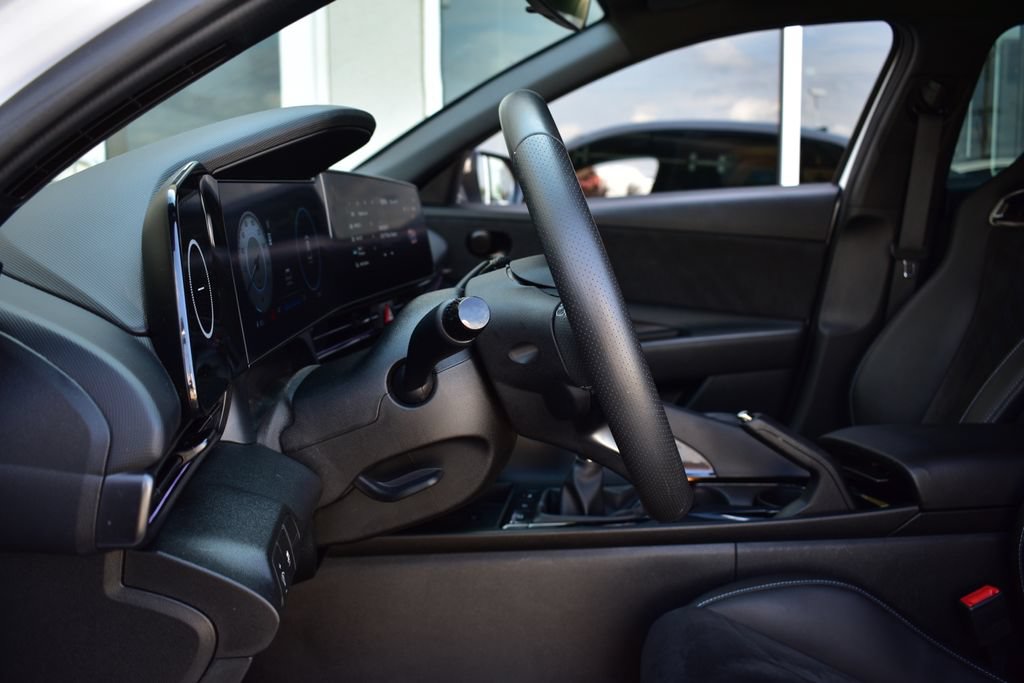 Used 2025 Hyundai Elantra N FWD image 40