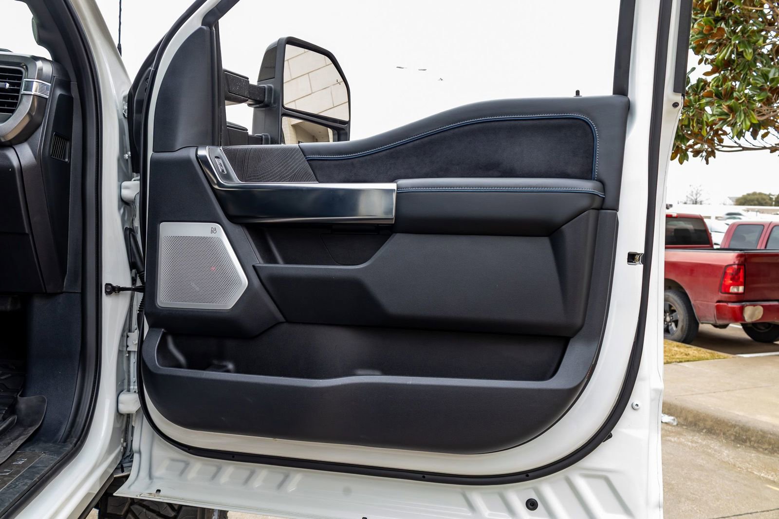 Used 2025 Ford F250 Platinum w/ Tremor Off-Road Package image 37