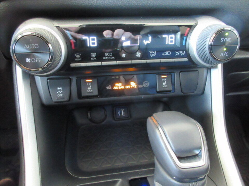 Used 2025 Toyota RAV4 XSE image 18