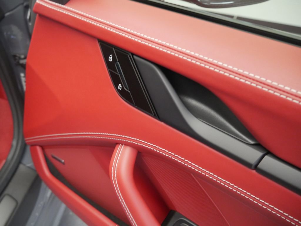 Certified 2025 Porsche 911 Carrera GTS RWD image 22