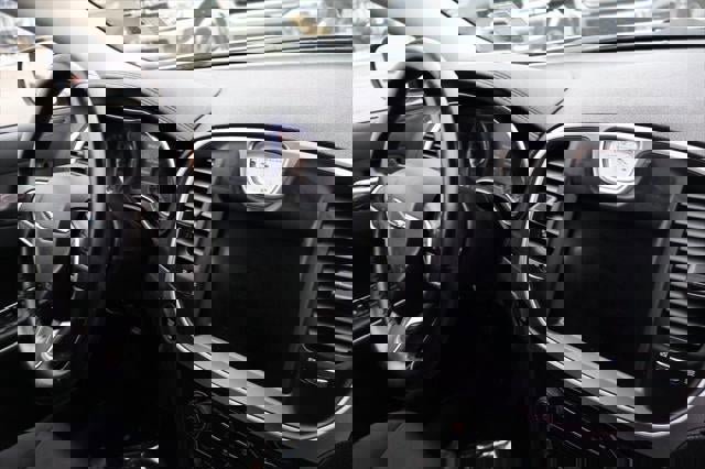 Used 2019 Chrysler 300 Touring w/ Sport Appearance Package image 9