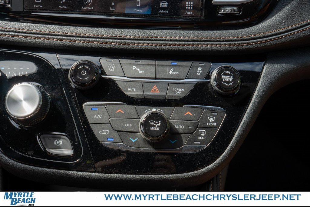 New 2026 Chrysler Pacifica Pinnacle image 23