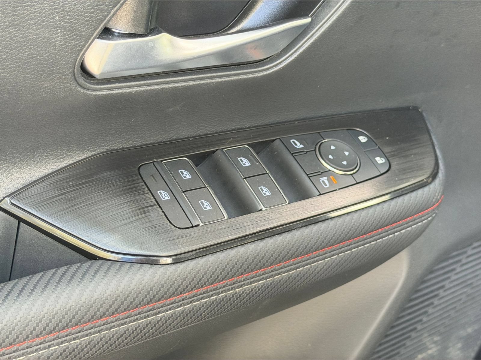 Used 2026 Nissan Kicks SR AWD/4WD image 18