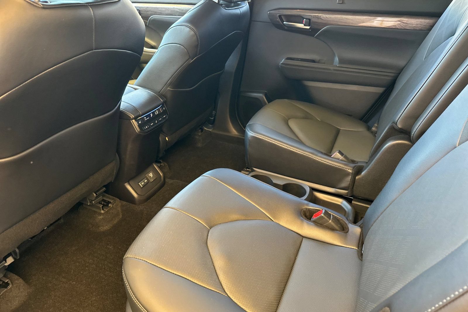 Used 2026 Toyota Highlander Platinum AWD/4WD image 14