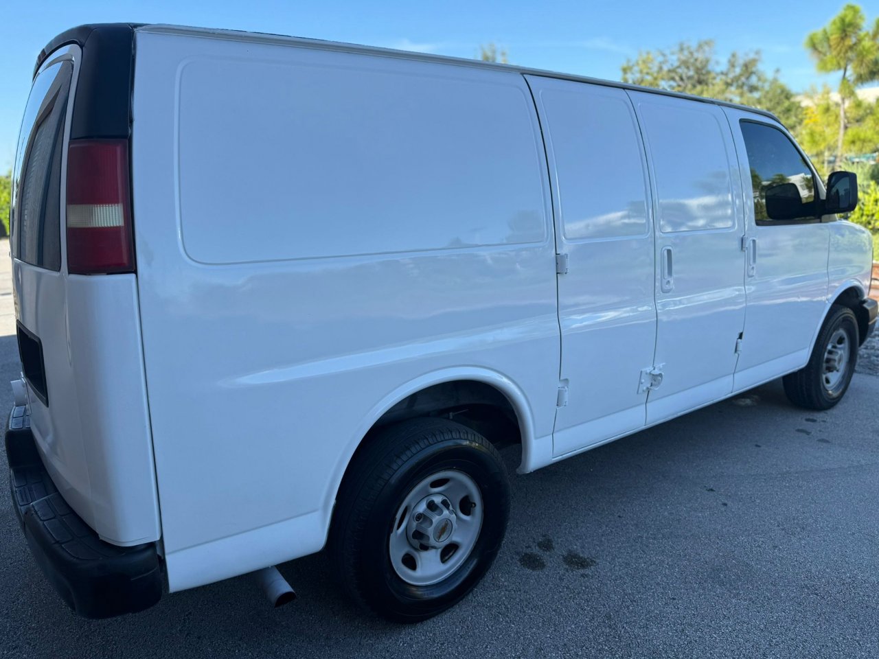 Used 2003 Chevrolet Express 3500 image 18