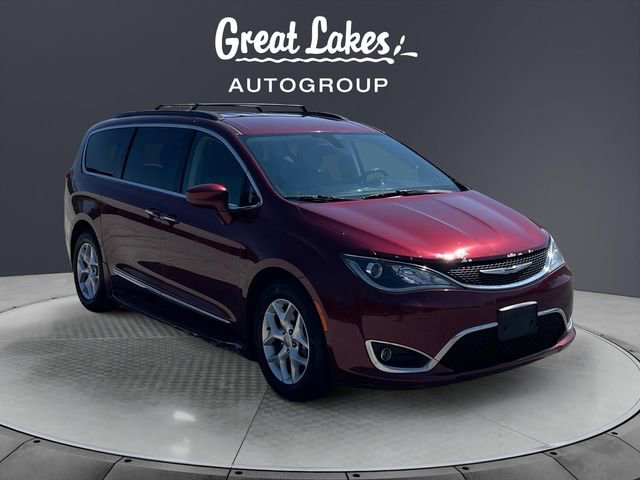 Used 2017 Chrysler Pacifica Touring-L w/ Tire & Wheel Group FWD image 7