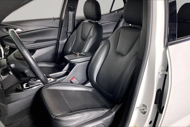 Used 2022 Buick Encore GX Essence w/ Advanced Technology Package AWD/4WD image 5