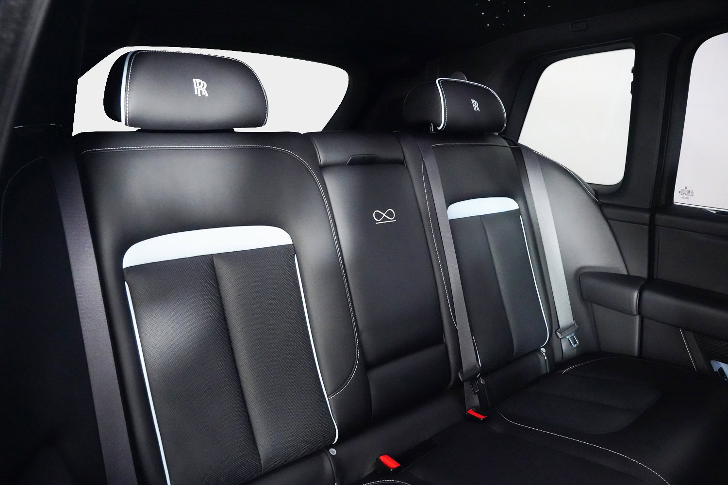 Used 2024 Rolls-Royce Cullinan Black Badge image 49