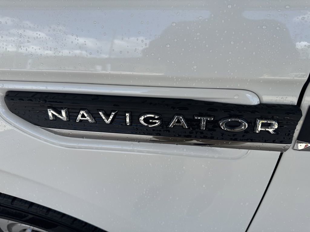 Used 2023 Lincoln Navigator Reserve image 22