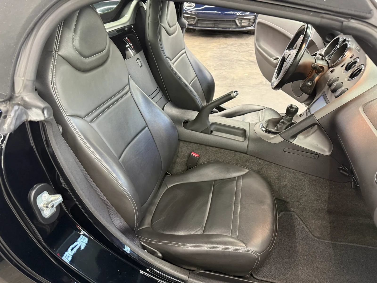 Used 2006 Pontiac Solstice Convertible w/ Premium Package RWD image 29