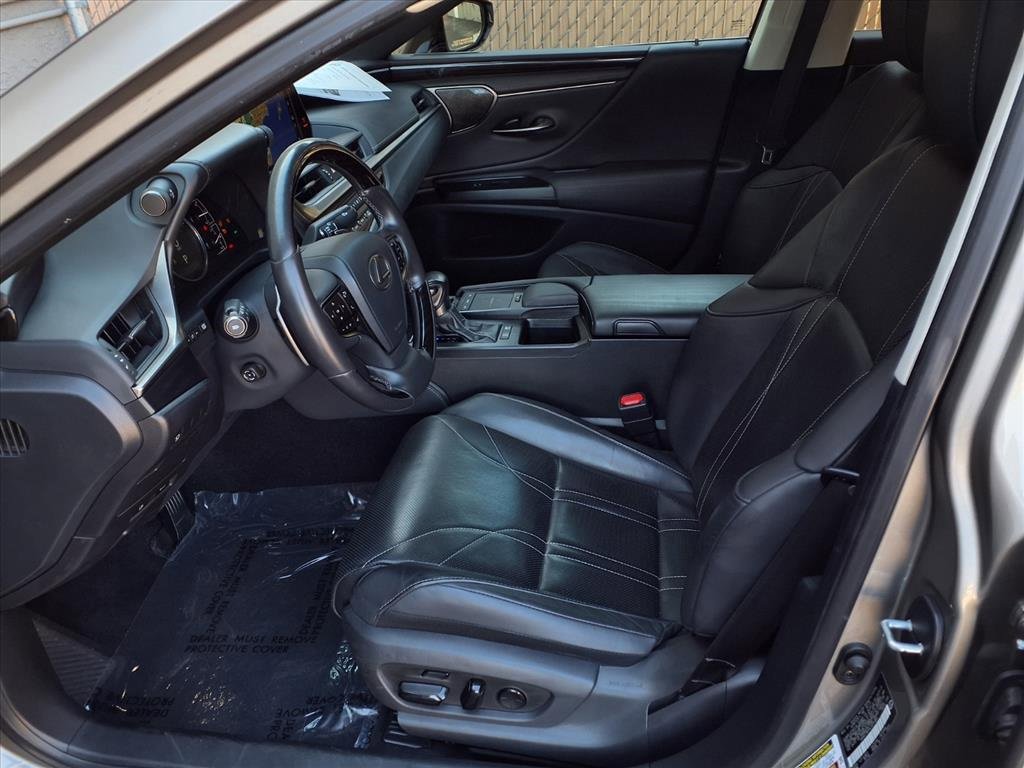 Used 2020 Lexus ES 300h w/ Luxury Package image 15