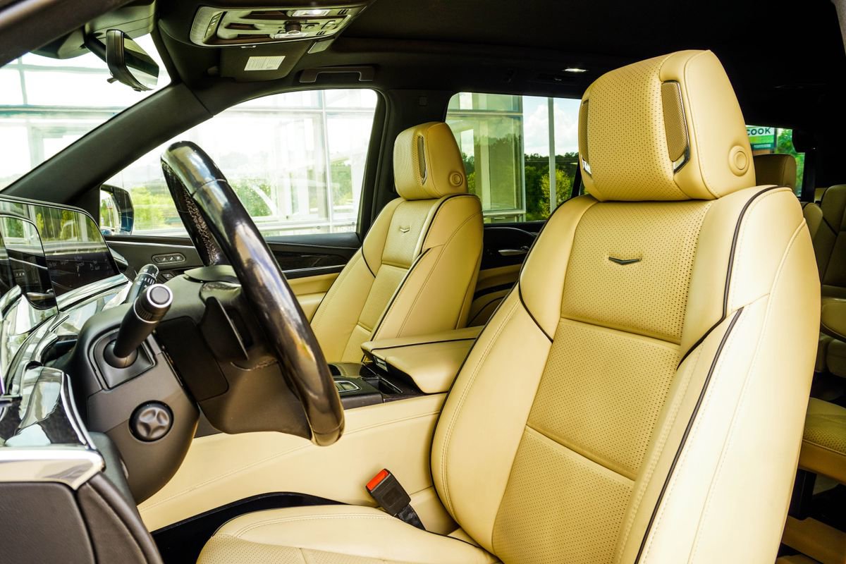 Used 2022 Cadillac Escalade Premium Luxury image 35