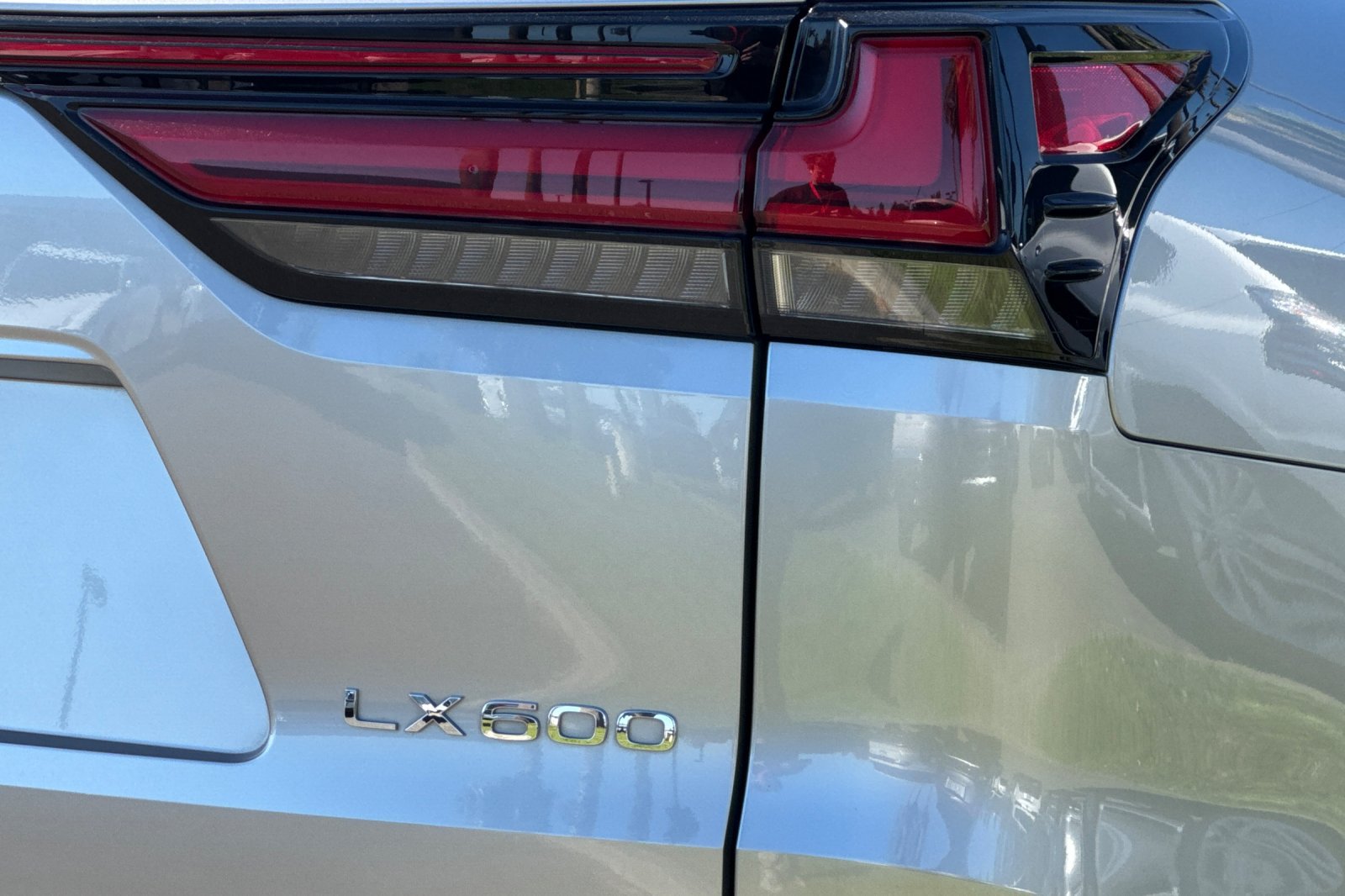 Used 2022 Lexus LX 600 F Sport w/ Accessory Package (Z1) AWD/4WD image 26
