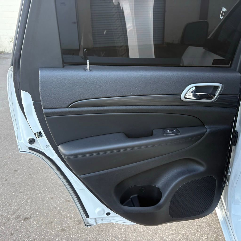 Used 2021 Jeep Grand Cherokee Laredo X RWD image 12