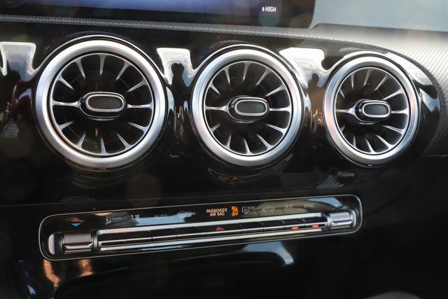 Used 2025 Mercedes-Benz CLA 250 4MATIC image 28