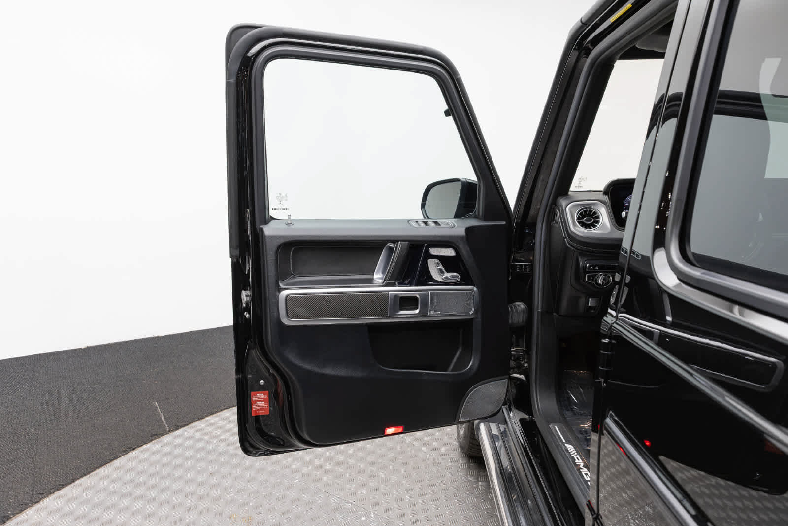 Used 2019 Mercedes-Benz G 63 AMG 4MATIC w/ Seat Comfort Package image 23