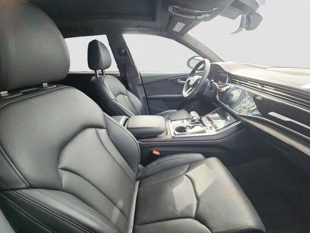 Used 2019 Audi Q8 Prestige image 11