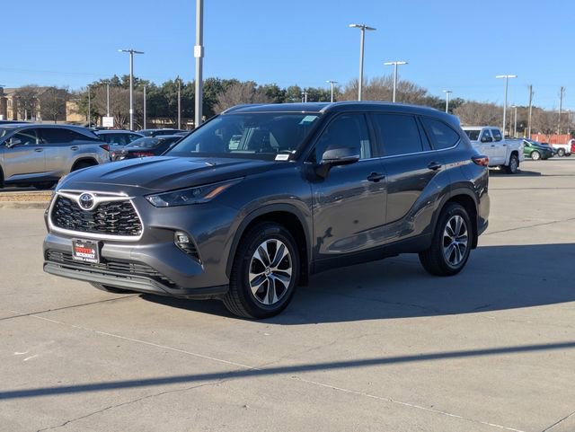 Used 2023 Toyota Highlander XLE image 9