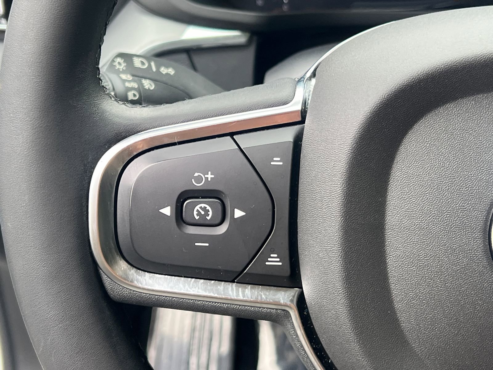 Used 2024 Volvo XC60 B5 Core w/ Protection Package Premier AWD/4WD image 26