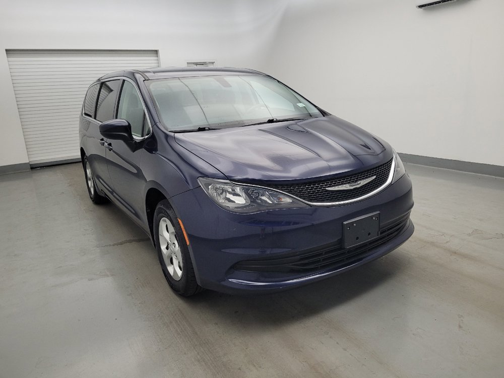Used 2017 Chrysler Pacifica LX w/ Tire & Wheel Group FWD image 13