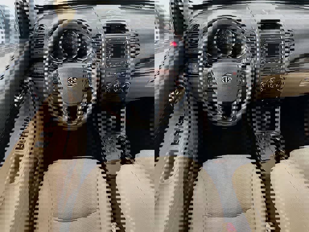 Used 2013 Kia Sorento LX w/ Convenience Pkg image 10