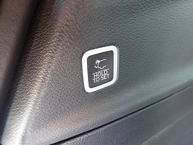 New 2027 Chrysler Pacifica Select FWD image 9