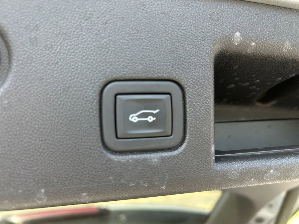 Used 2023 Chevrolet Equinox LT FWD image 19
