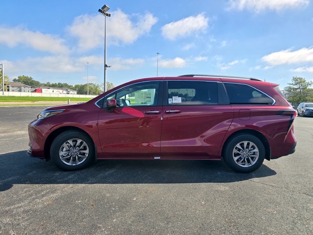 New 2026 Toyota Sienna XLE AWD/4WD image 15