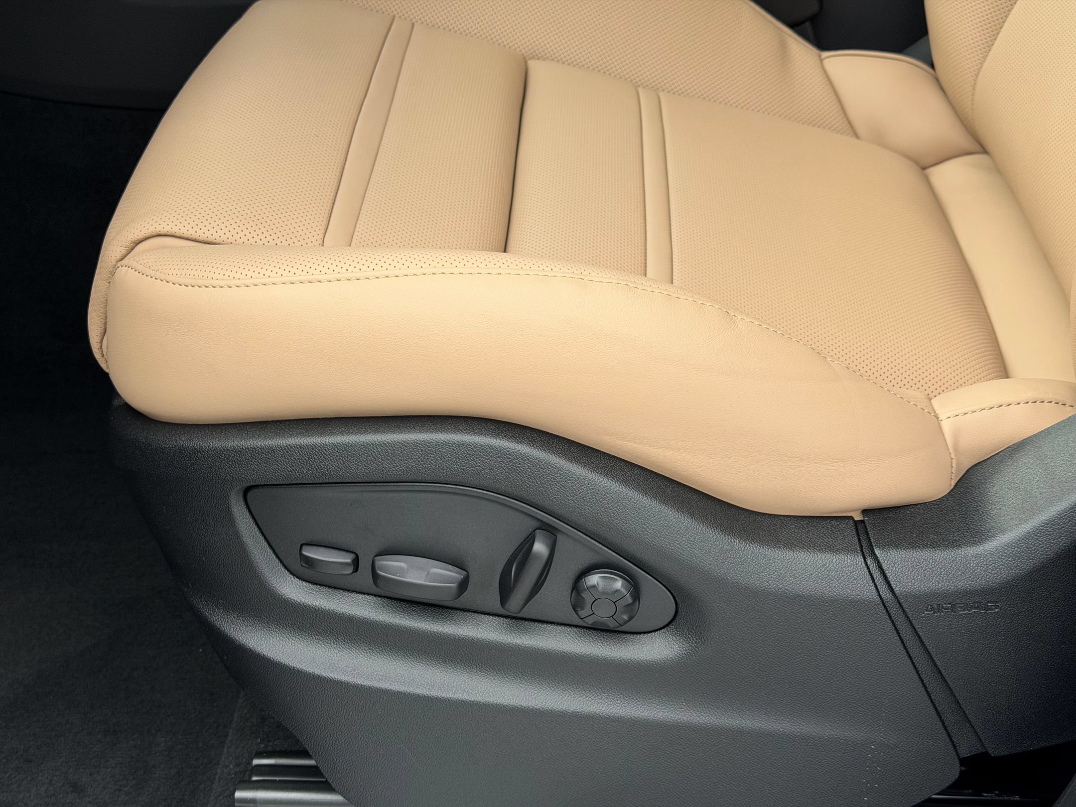 Certified 2026 Porsche Cayenne AWD/4WD image 25