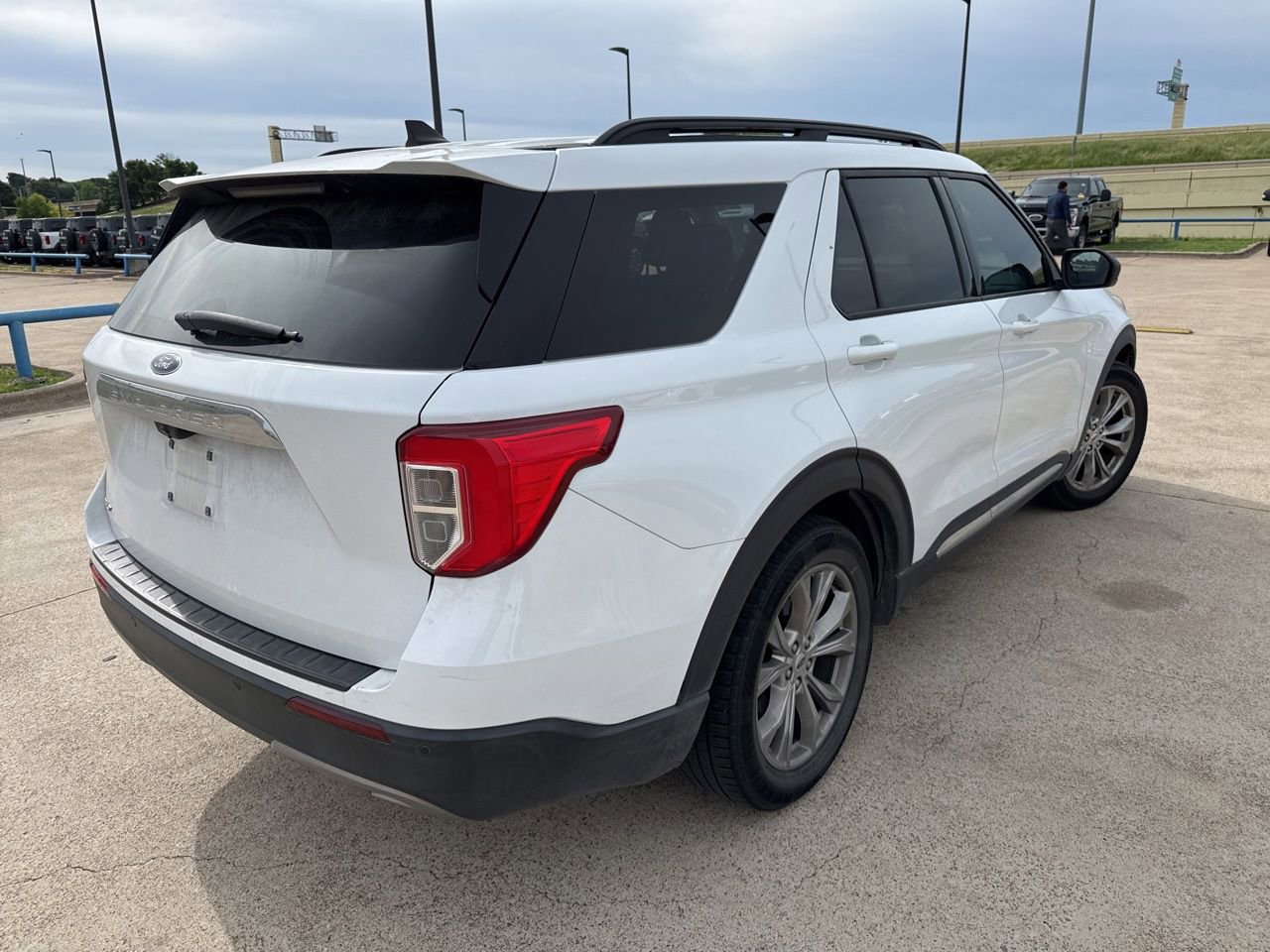 Used 2021 Ford Explorer XLT w/ Equipment Group 202A RWD image 11