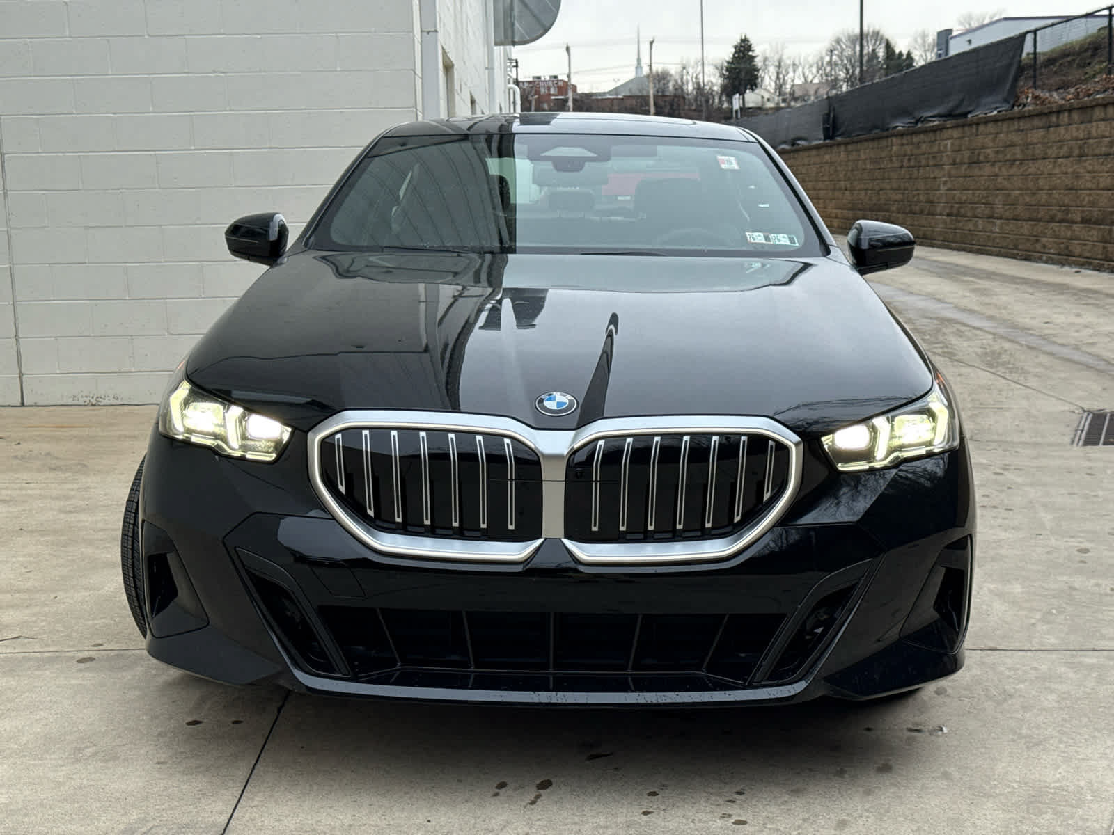 Used 2026 BMW 530i xDrive w/ M Sport Package AWD/4WD image 2