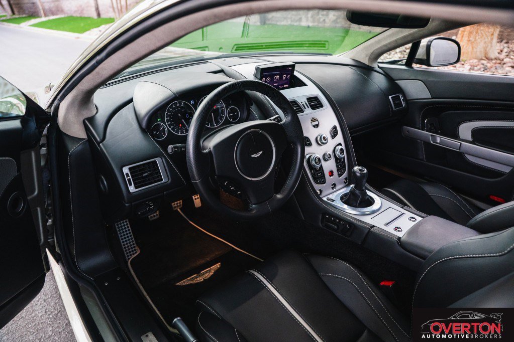 Used 2017 Aston Martin V12 Vantage S image 13