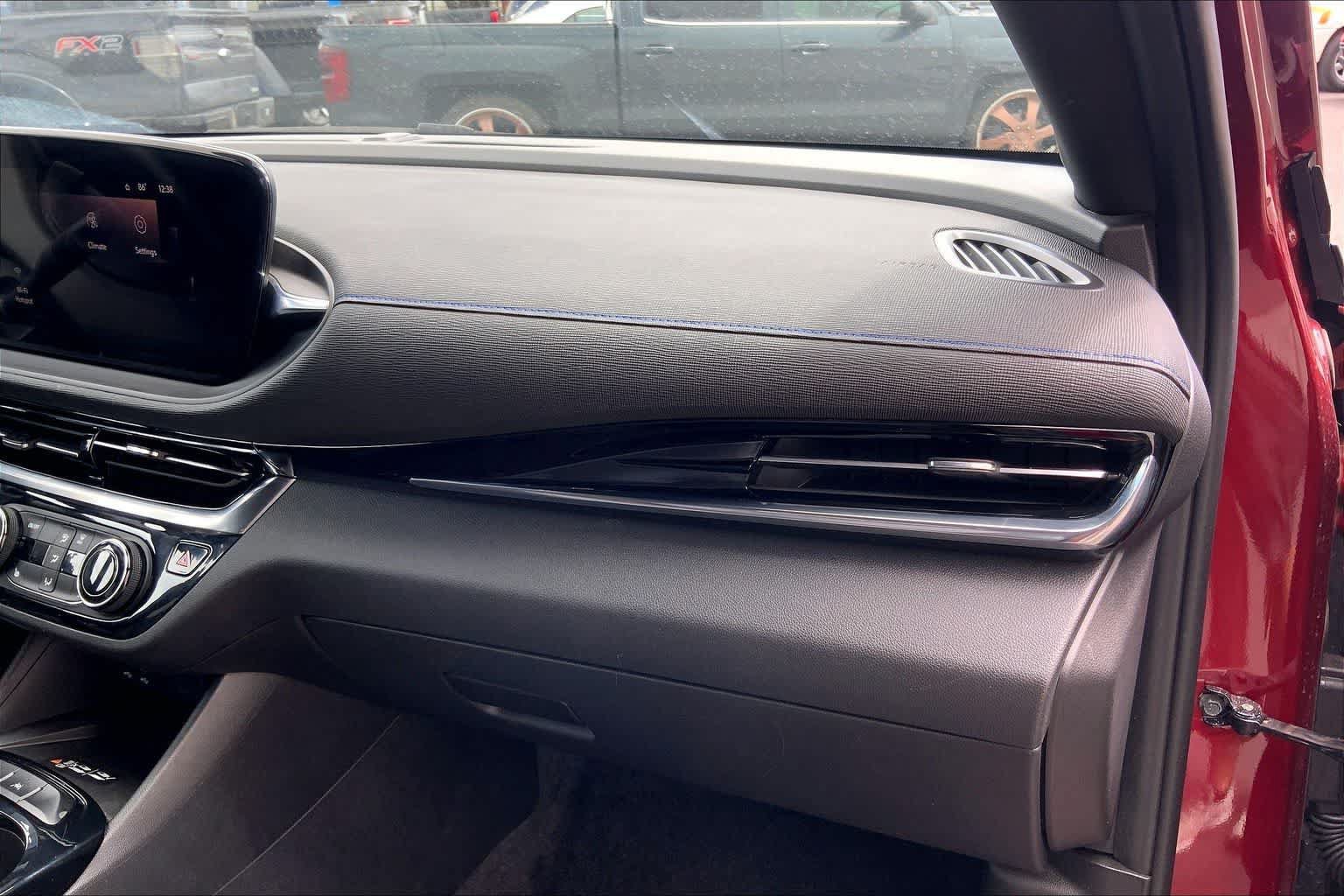Used 2024 Buick Envista Sport Touring w/ Convenience I Package FWD image 22
