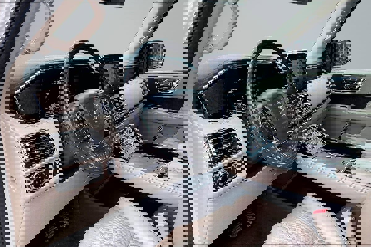 Used 2020 Lincoln Navigator Reserve image 14