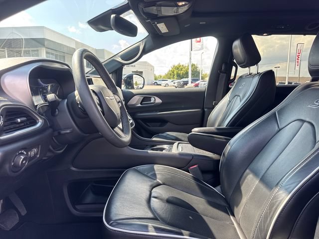 Used 2025 Chrysler Pacifica Limited FWD image 14