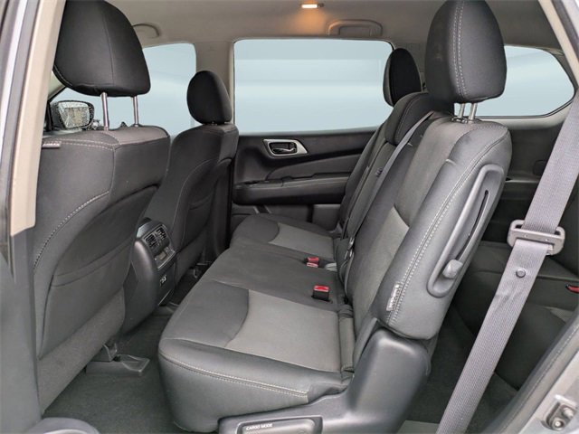 Used 2020 Nissan Pathfinder SV image 16