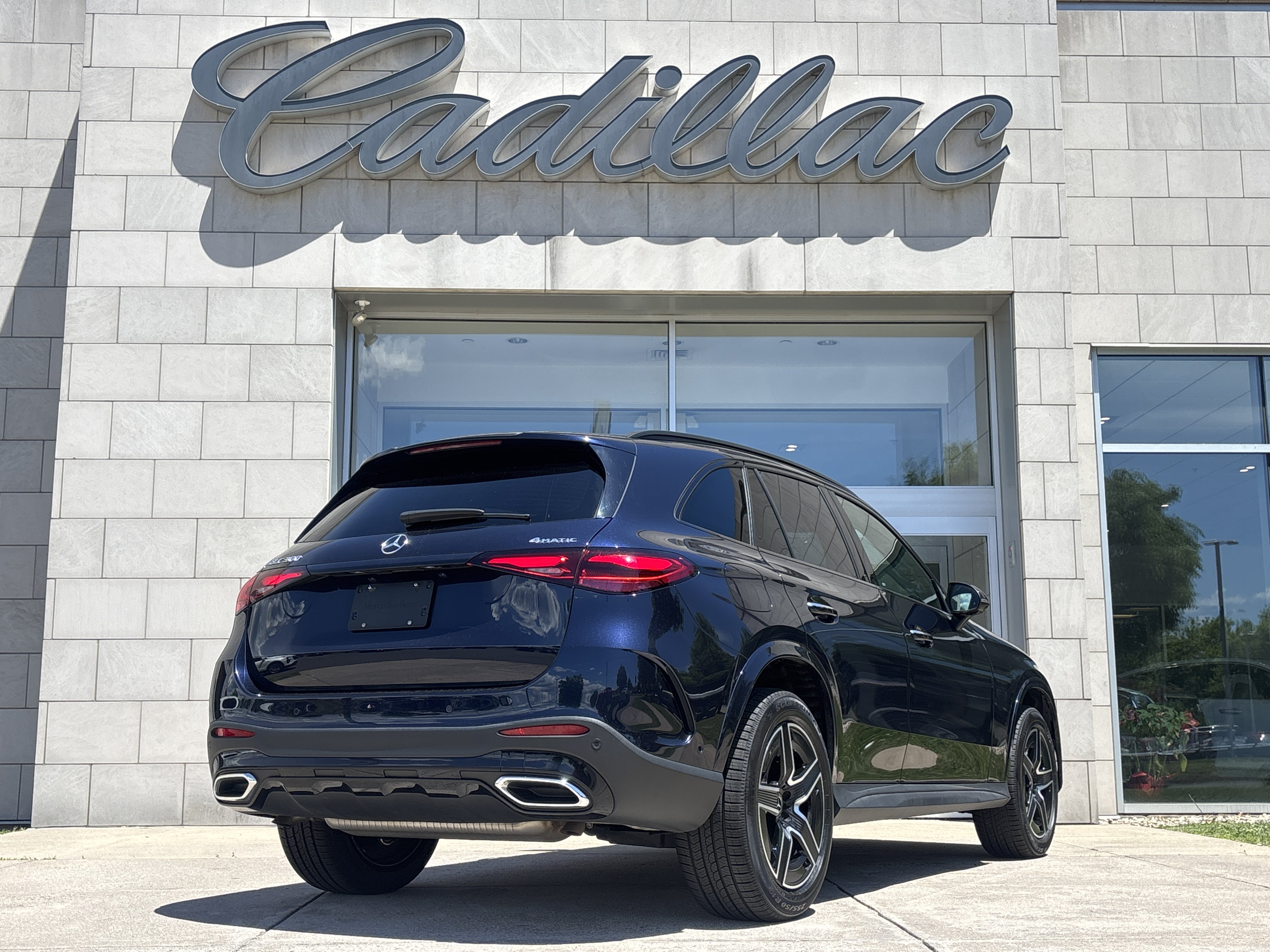Used 2023 Mercedes-Benz GLC 300 4MATIC image 4