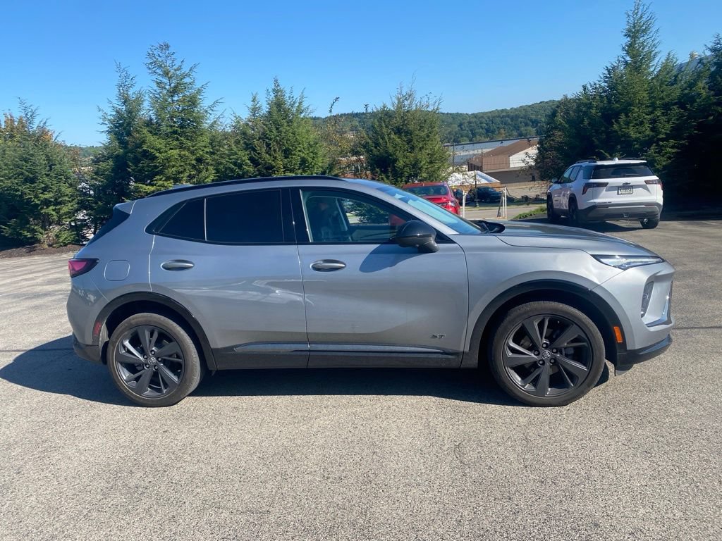 Used 2024 Buick Envision Sport Touring AWD/4WD image 4
