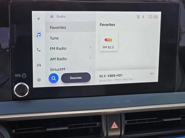 Used 2023 Toyota Prius XLE FWD image 17