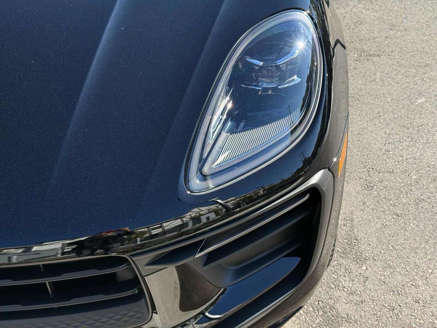 Used 2025 Porsche Macan image 11