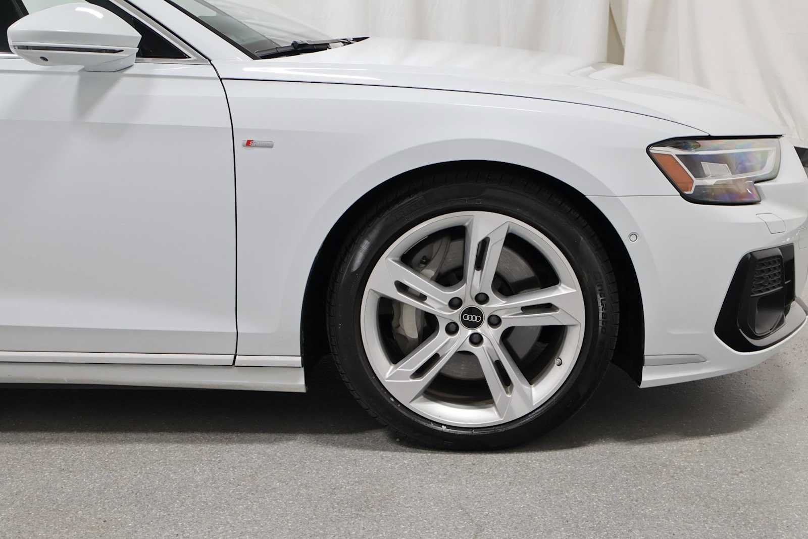 Used 2025 Audi A8 L 3.0T AWD/4WD image 11