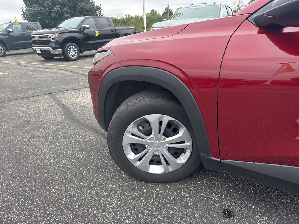 Used 2025 Chevrolet Trax LS image 4