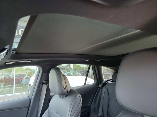 Used 2025 Mercedes-Benz GLC 300 image 7