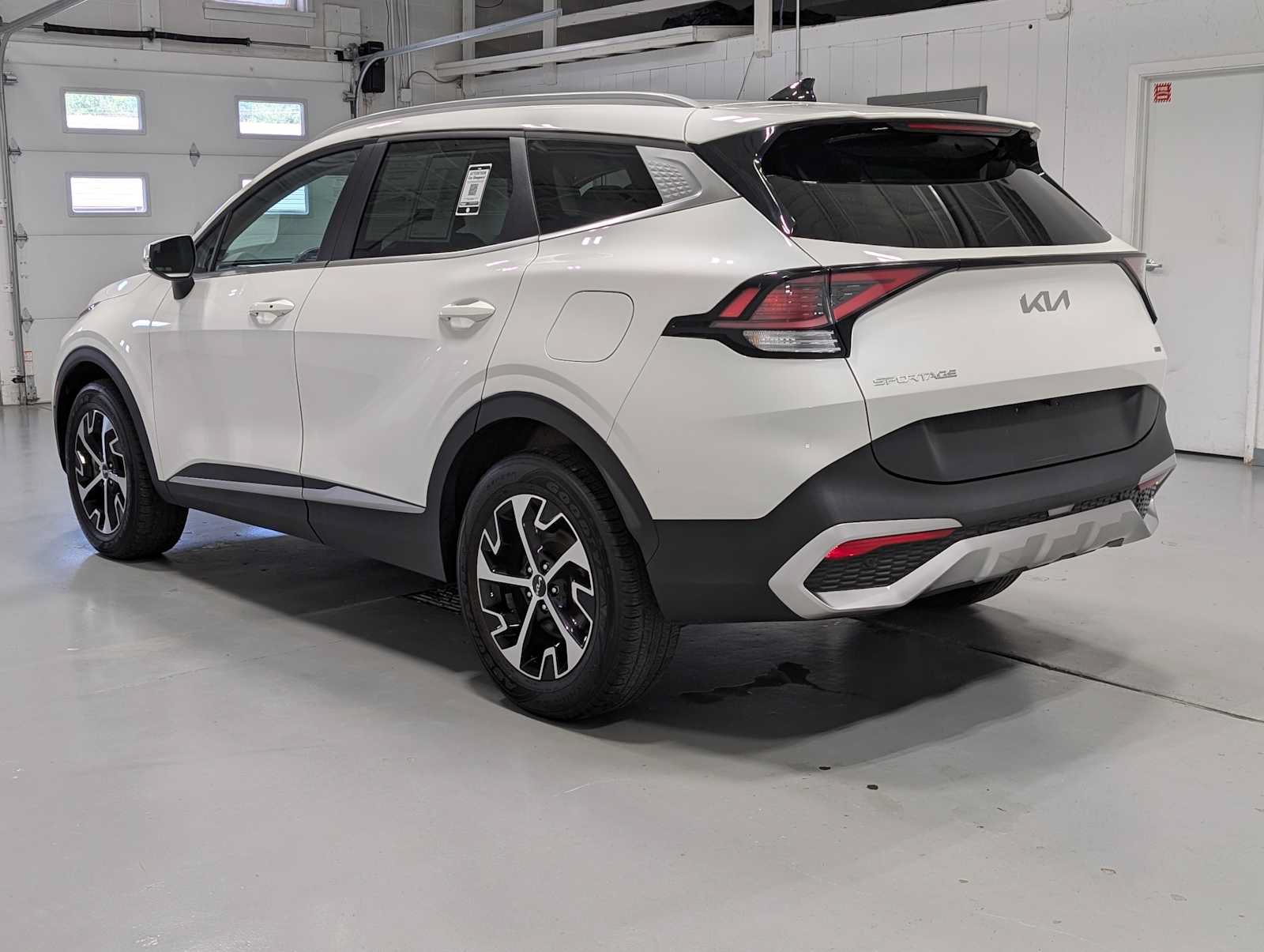 Used 2023 Kia Sportage EX AWD/4WD image 10