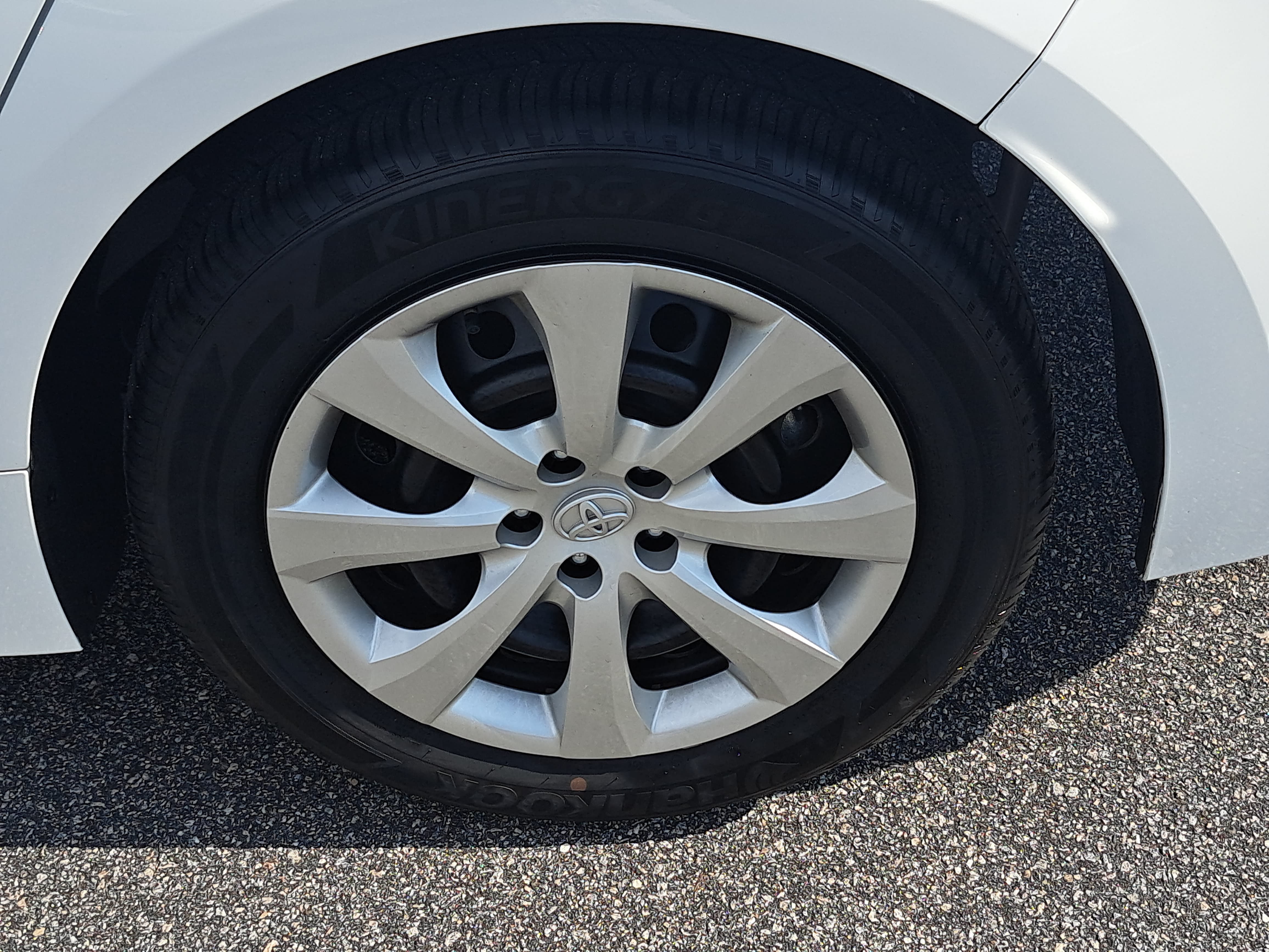 Used 2026 Toyota Corolla LE FWD image 33