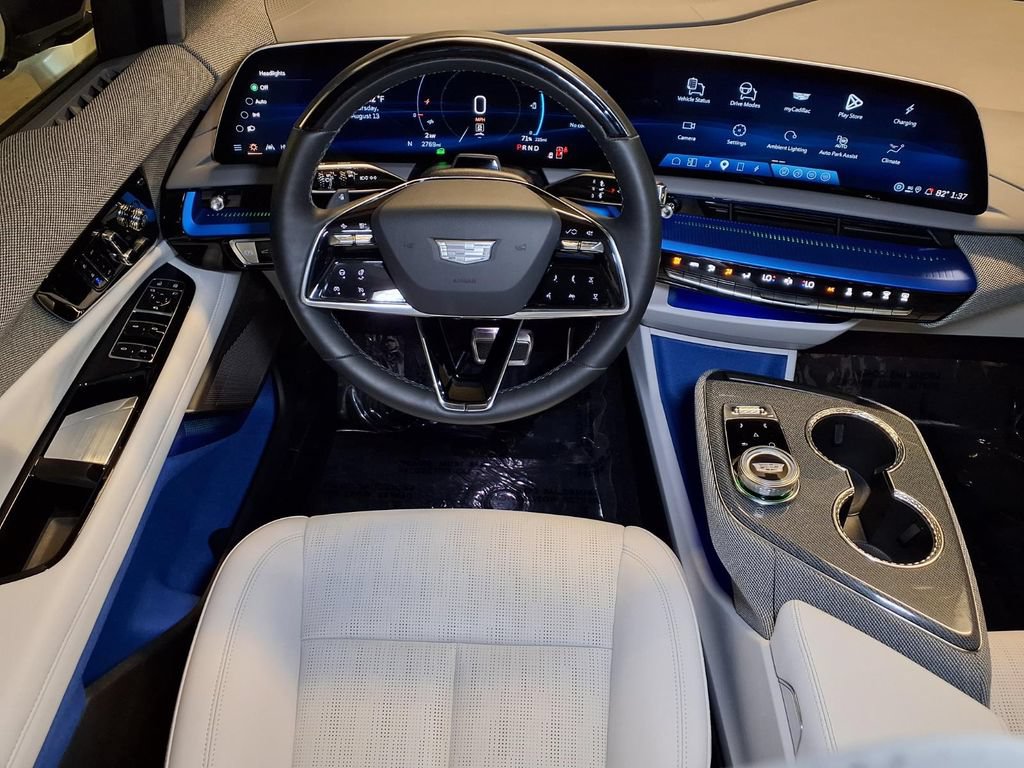 Certified 2025 Cadillac Optiq Luxury 2 w/ LPO, Floor Liner Package AWD/4WD image 13