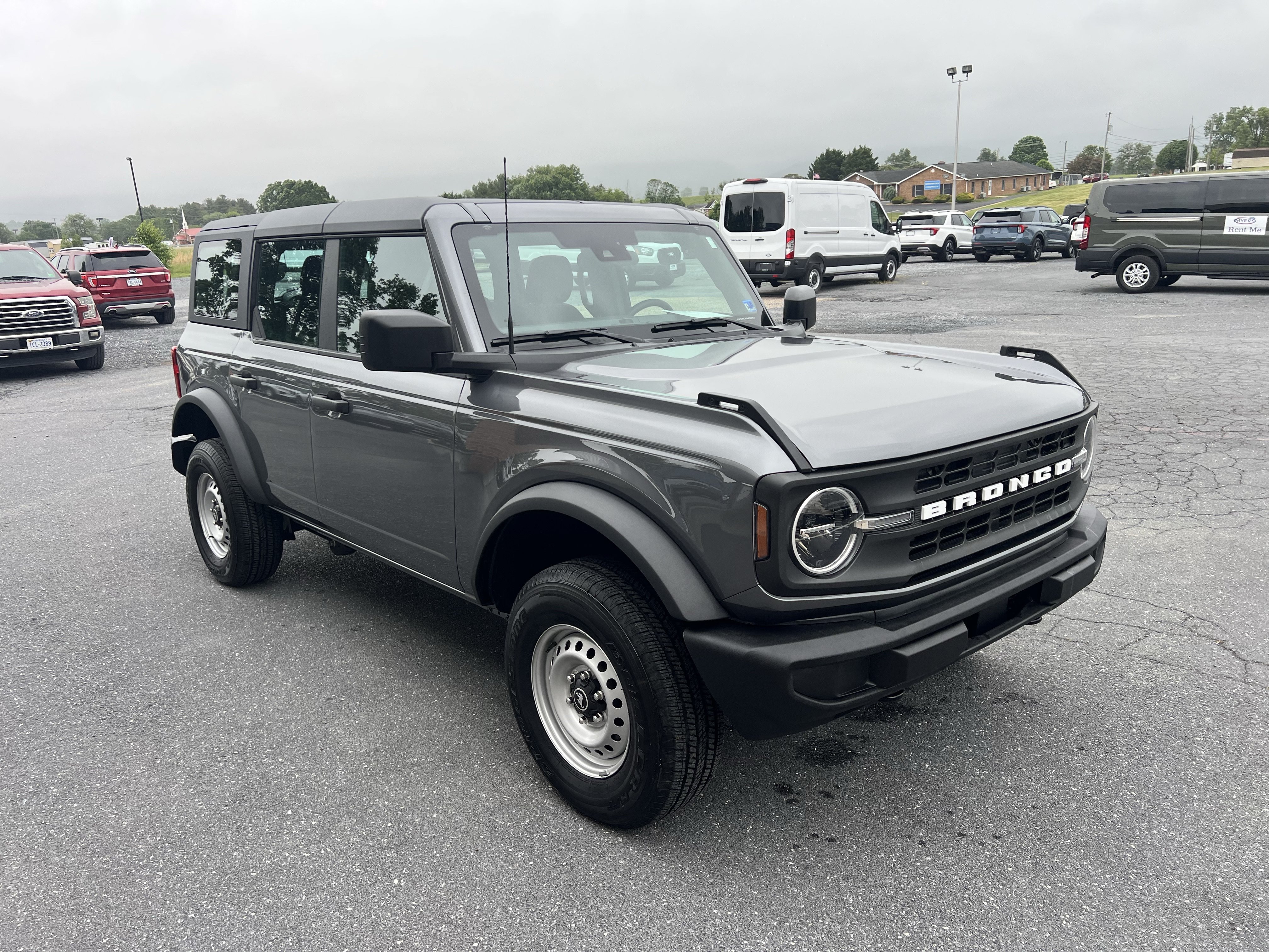 Used 2025 Ford Bronco 4-Door AWD/4WD image 4