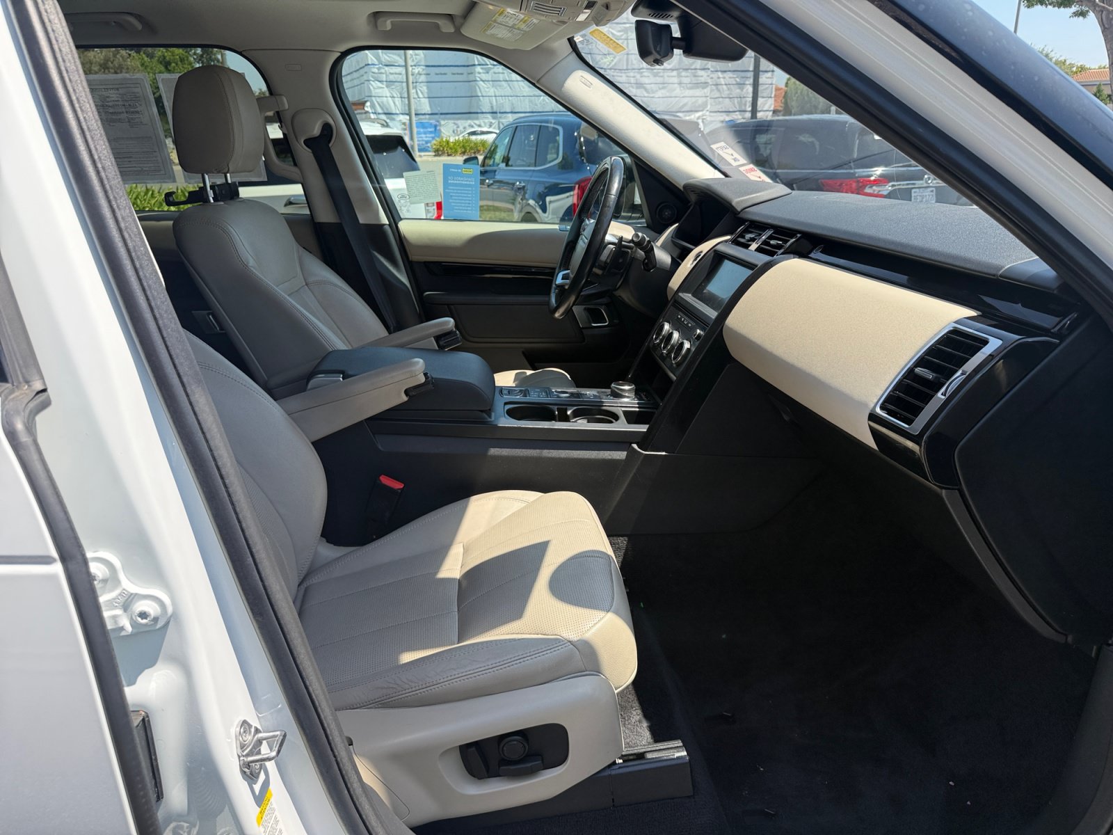Used 2018 Land Rover Discovery SE AWD/4WD image 20